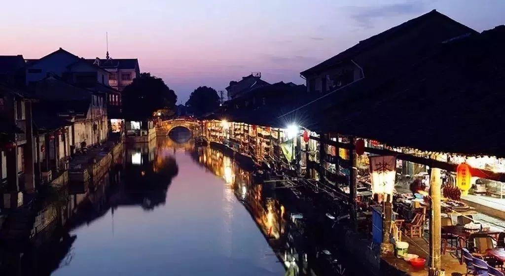 我已经交了20年的养老保险，现在公司解除劳动合同了，问题是还有一年就退休了，请问这一年是我自己交？游戏画面